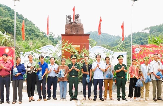 Lính biên phòng giúp dân vùng biên phát triển kinh tế (14/10/2022)